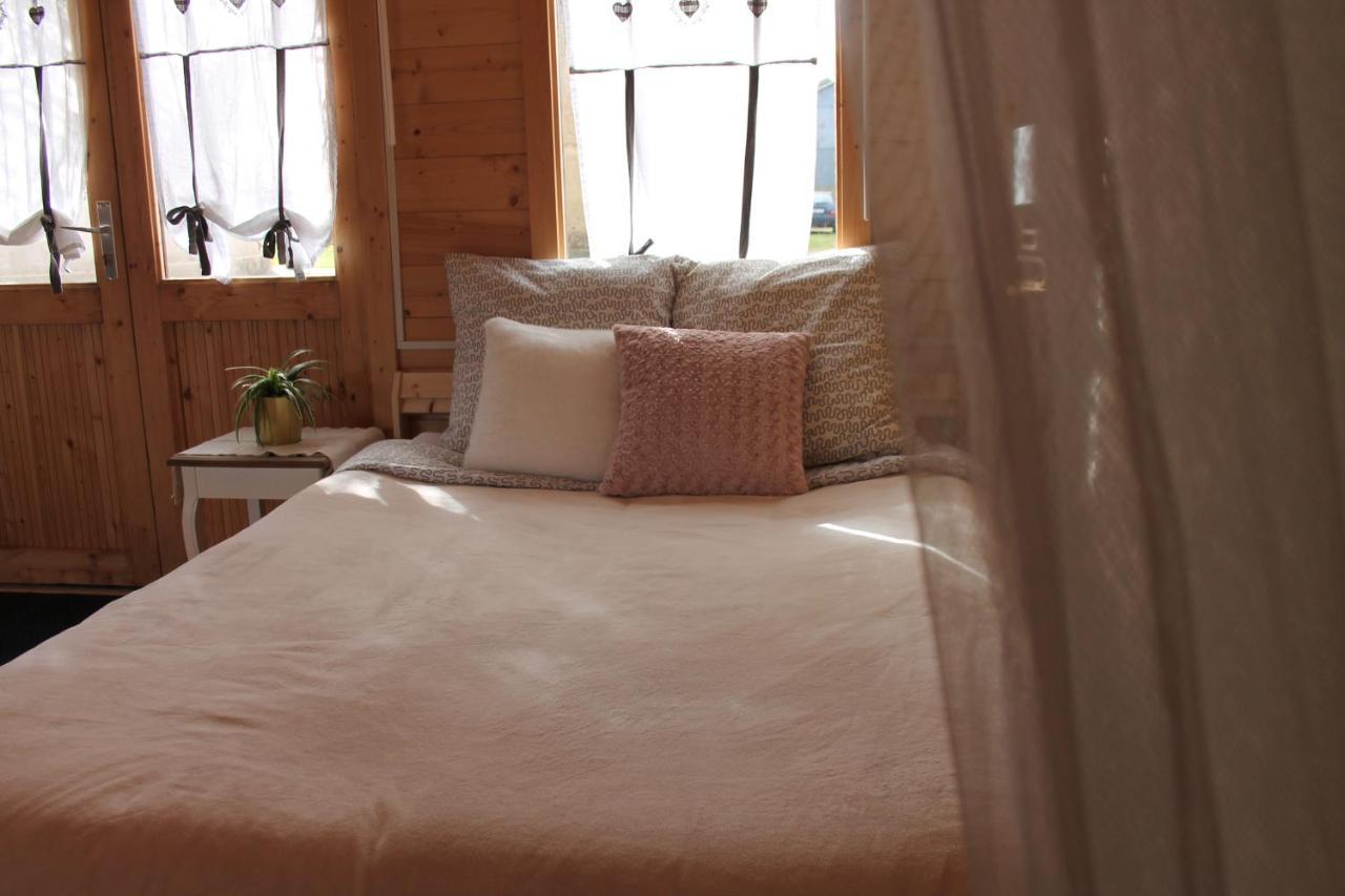 Chambre Studio Photo Chalet Sdb Partagee A Proximite Chavagne Exterior photo